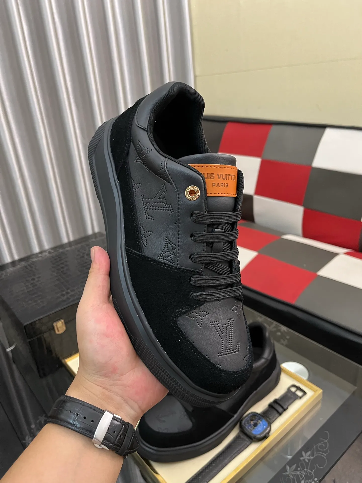 Men's Men's Shoes 💰420⌚️⌚️LV Louis Vuitton. The latest trendy casual shoes are popular in physical stores in sizes 38-44. New spring and summer comfortable imported custom original cowhide, unique jacquard fabric element design. Paired with sheepskin lining, Lv original bottom, [taiyang][taiyang] high-end packaging and high quality💪Details determine the quality, you can enter and leave the counter at will, welcome to compare🇮🇹